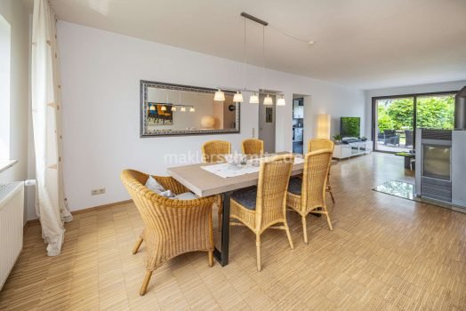 Wohnen/ Essen mit Kamin