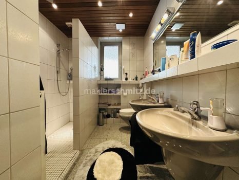 Badezimmer EG