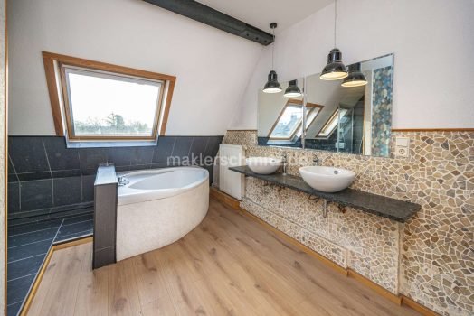 Badezimmer DG