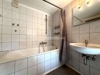 Badezimmer 1 - VIEL RAUM FÜR INDIVIDUALISTEN MIT SEPARATEM GARTENGRUNDSTÜCK!