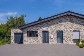 Objektansicht - NEUBAU-BUNGALOW MIT ENERGIEEFFIZIENZKLASSE A+, GARAGE & SONNIGEM GARTEN!
