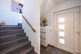 Hauseingang EG A2 - GARTENIDYLLE & MODERNES WOHNGEFÜHL VEREINT!