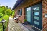 Haupteingang - ZWEIFAMILIENHAUS MIT EINLIEGERWOHNUNG, DACHSTUDIO UND FÜNF BÄDERN