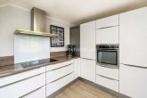 WE2: Küche - ZWEIFAMILIENHAUS MIT EINLIEGERWOHNUNG, DACHSTUDIO UND FÜNF BÄDERN