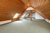 WE2: Dachstudio - ZWEIFAMILIENHAUS MIT EINLIEGERWOHNUNG, DACHSTUDIO UND FÜNF BÄDERN