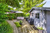 Gartenhaus - ZWEIFAMILIENHAUS MIT EINLIEGERWOHNUNG, DACHSTUDIO UND FÜNF BÄDERN