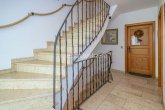 Hauseingang - ZWEIFAMILIENHAUS MIT EINLIEGERWOHNUNG, DACHSTUDIO UND FÜNF BÄDERN