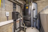 Warmwasserspeicher ca. 1000L - ZWEIFAMILIENHAUS MIT EINLIEGERWOHNUNG, DACHSTUDIO UND FÜNF BÄDERN