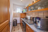 WE 3/ Einlieger: Küche - ZWEIFAMILIENHAUS MIT EINLIEGERWOHNUNG, DACHSTUDIO UND FÜNF BÄDERN