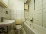 Badezimmer - KOMPAKT, CLEVER, BEGEHRT – ZWEIZIMMERWOHNUNG IN URBANER LAGE!