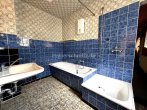 Badezimmer EG - MEHRGENERATIONENHAUS MIT POTENZIAL – BEREIT FÜR NEUE HÄNDE!