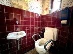 Gäste-WC - MEHRGENERATIONENHAUS MIT POTENZIAL – BEREIT FÜR NEUE HÄNDE!
