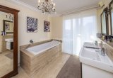 Badezimmer 1.OG Ansicht 2 - TRAUMHAFTES VILLENANWESEN DER EXTRAKLASSE AUF PARKÄHNLICHEM GRUNDSTÜCK!