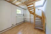 Treppenabgang (vorher) - EIN- BIS ZWEIFAMILIENHAUS MIT POTENTIAL!
