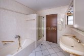 Badezimmer A2 - FREISTENDES EINFAMILIENHAUS IN GEFRAGTER LAGE!