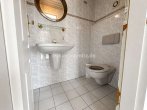 Gäste WC EG - AUS POTENZIAL WIRD ZUHAUSE!