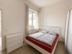 WE 1/ EG li.: Schlafen - ALTBAU-CHARME AUSSEN, MODERNER WOHNKOMFORT INNEN – DREI WOHNEINHEITEN & PARKÄHNLICHER GARTEN