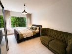 WE2/ EG re.: Wohnen - ALTBAU-CHARME AUSSEN, MODERNER WOHNKOMFORT INNEN – DREI WOHNEINHEITEN & PARKÄHNLICHER GARTEN