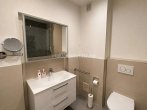 WE 3/ OG: Bad - ALTBAU-CHARME AUSSEN, MODERNER WOHNKOMFORT INNEN – DREI WOHNEINHEITEN & PARKÄHNLICHER GARTEN