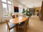 WE 3/ OG: Essen/ Wohnen - ALTBAU-CHARME AUSSEN, MODERNER WOHNKOMFORT INNEN – DREI WOHNEINHEITEN & PARKÄHNLICHER GARTEN