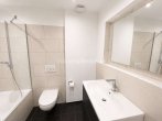 WE2/ EG re.: Bad - ALTBAU-CHARME AUSSEN, MODERNER WOHNKOMFORT INNEN – DREI WOHNEINHEITEN & PARKÄHNLICHER GARTEN