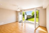 Blick in den Garten - SORGENFREI WOHNEN – MODERNSTE HAUSTECHNIK & HÖCHSTE ENERGIEEFFIZIENZ