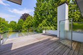 Terrasse mit Dusche - STILVOLL WOHNEN. AUSSERGEWÖHNLICH LEBEN – ANWESEN MIT WELLNESSBEREICH & PARKÄHNLICHER GARTENANLAGE